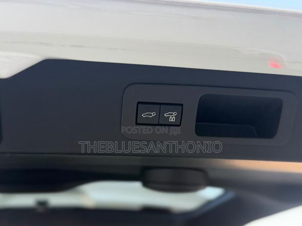 Toyota Land Cruiser 2022 White