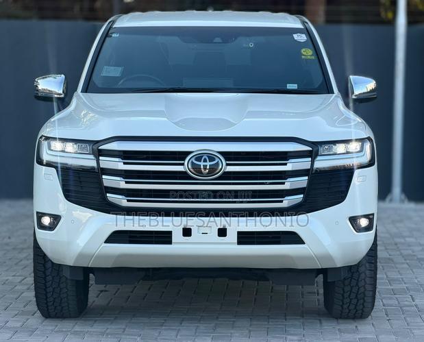 Toyota Land Cruiser 2022 White