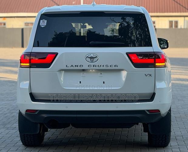 Toyota Land Cruiser 2022 White