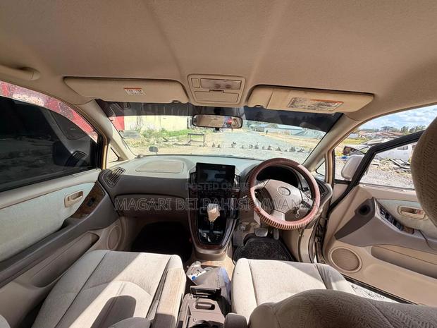 Toyota Harrier 2003 Gold