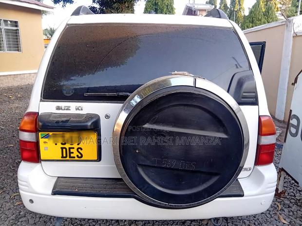 Suzuki Escudo 2000 White