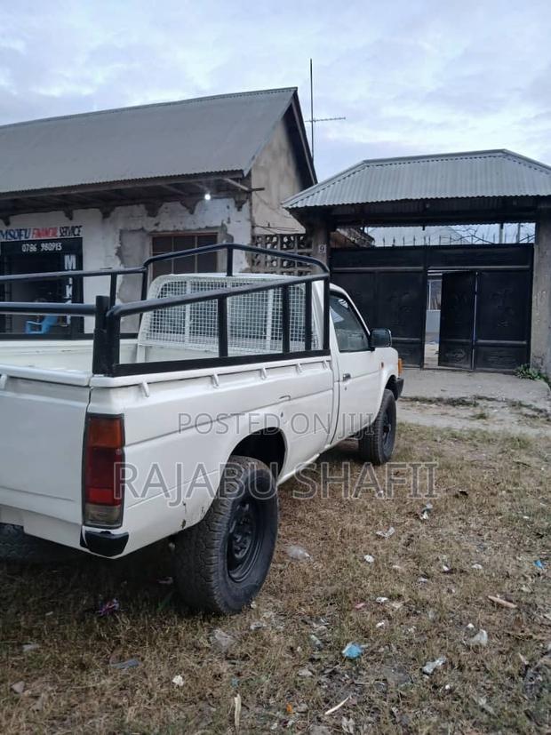 Toyota Hilux 1996 White