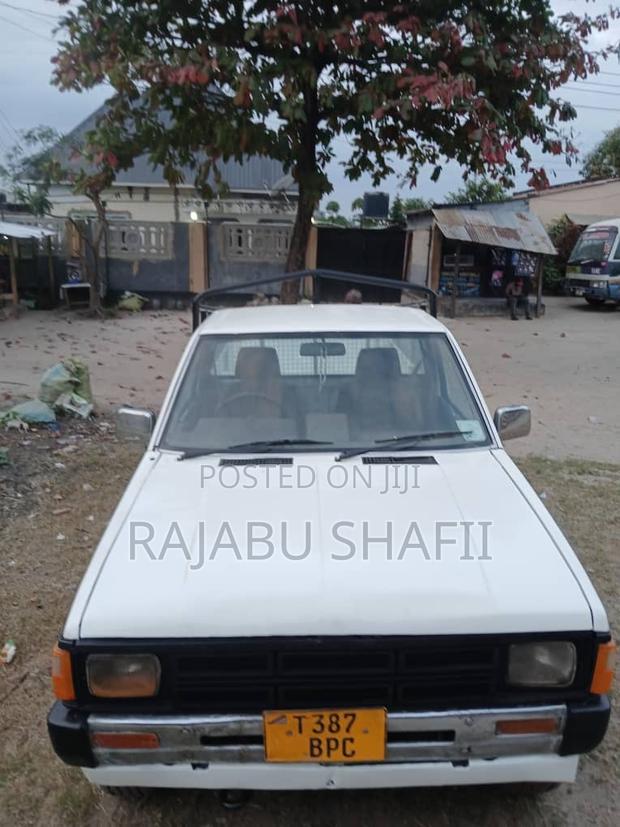 Toyota Hilux 1996 White