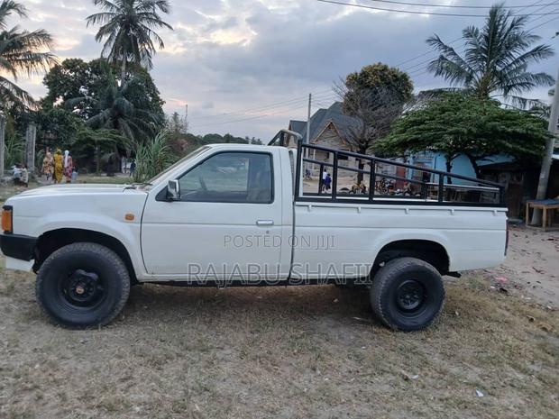 Toyota Hilux 1996 White