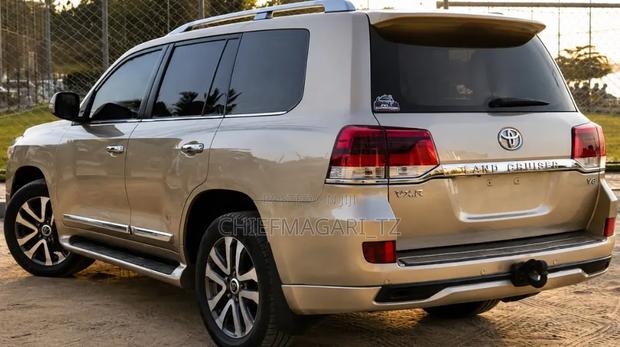 Toyota Land Cruiser 2017 Beige