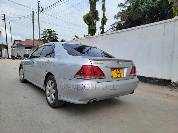 Toyota Crown Royale 2005 Silver