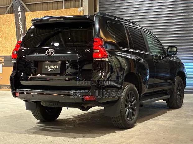 Toyota Land Cruiser Prado 2023 Black