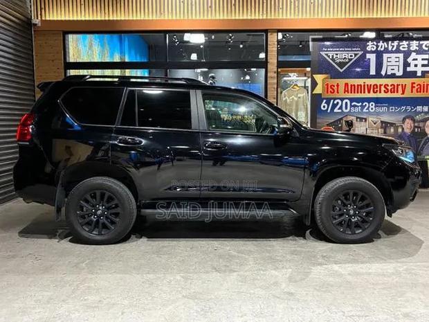 Toyota Land Cruiser Prado 2023 Black