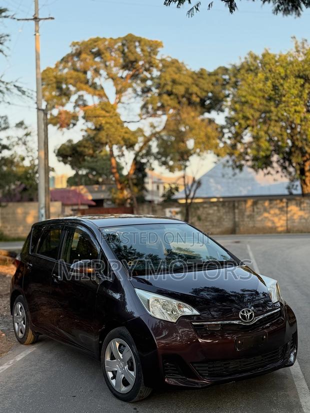 Toyota Ractis 1.5 FWD 2011 Burgundy
