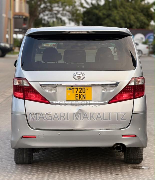 Toyota Alphard 2.4 Petrol FWD 2008 Gray