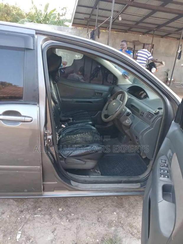 Toyota Raum 2004 Gray