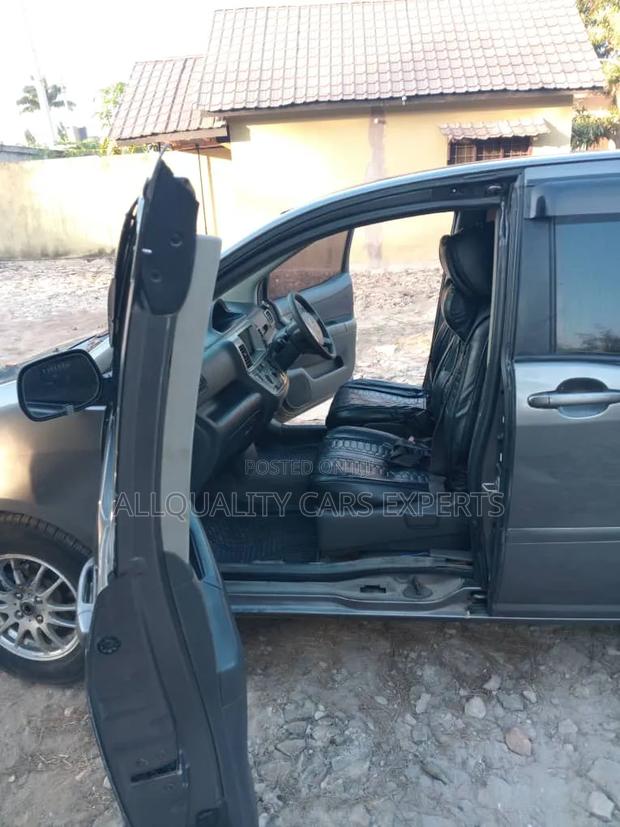 Toyota Raum 2004 Gray
