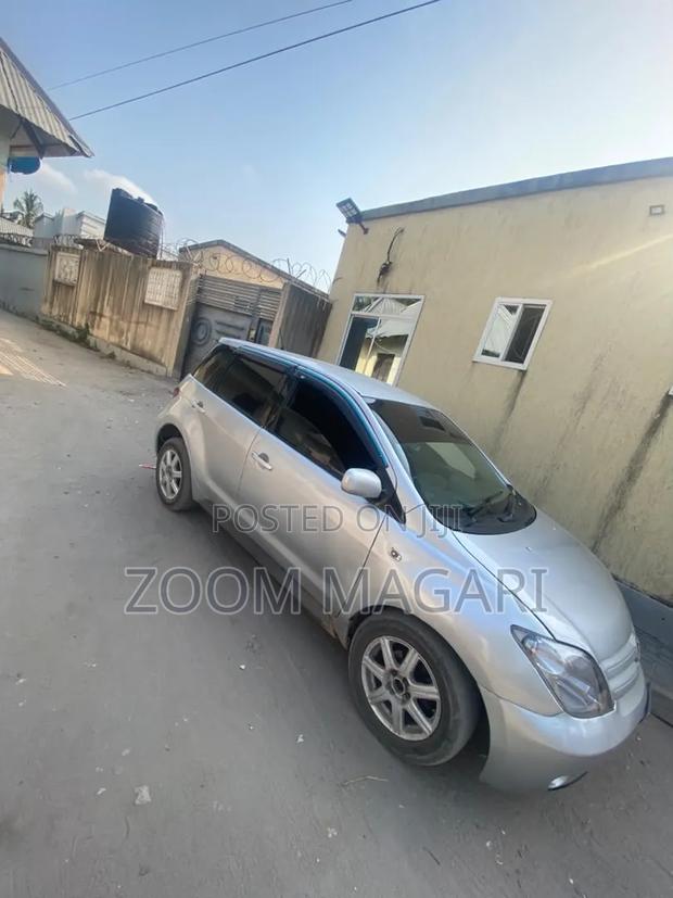 Toyota IST 2003 Silver