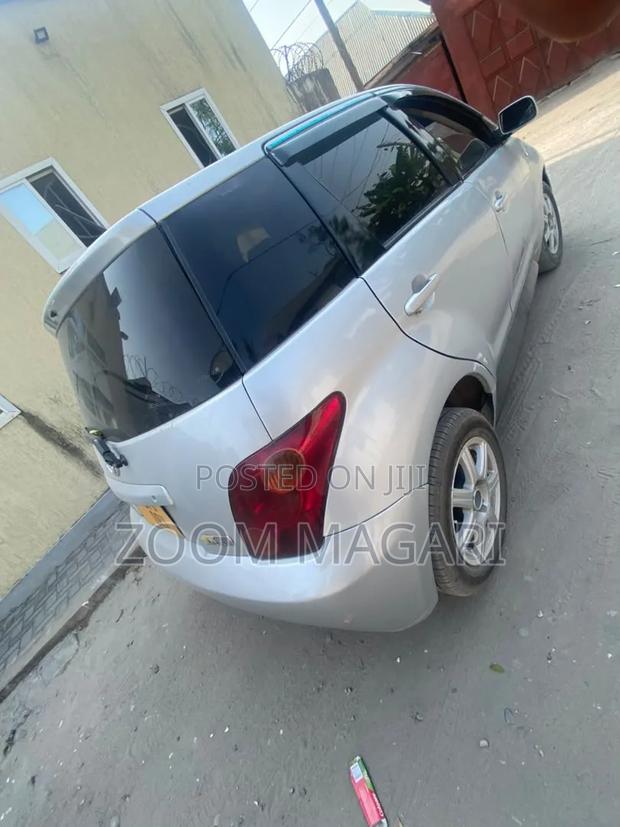 Toyota IST 2003 Silver