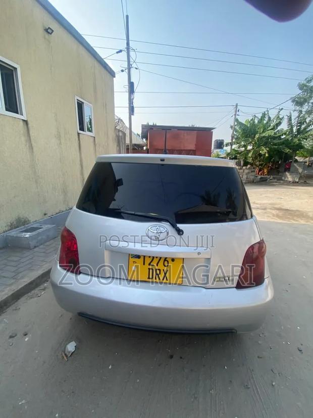 Toyota IST 2003 Silver