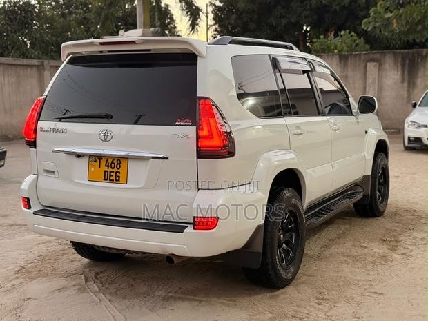 Toyota Land Cruiser Prado 2005 White