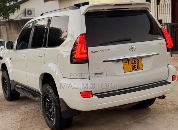 Toyota Land Cruiser Prado 2005 White