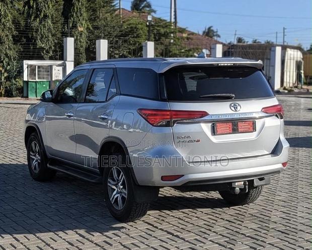 Toyota Fortuner 2017 Silver