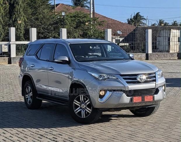 Toyota Fortuner 2017 Silver
