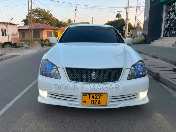 Toyota Crown 2006 White