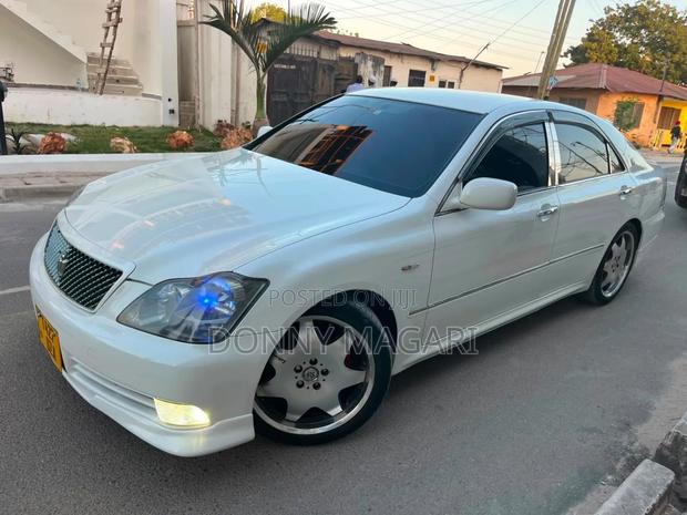 Toyota Crown 2006 White