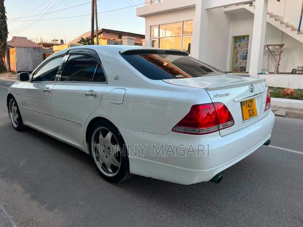 Toyota Crown 2006 White