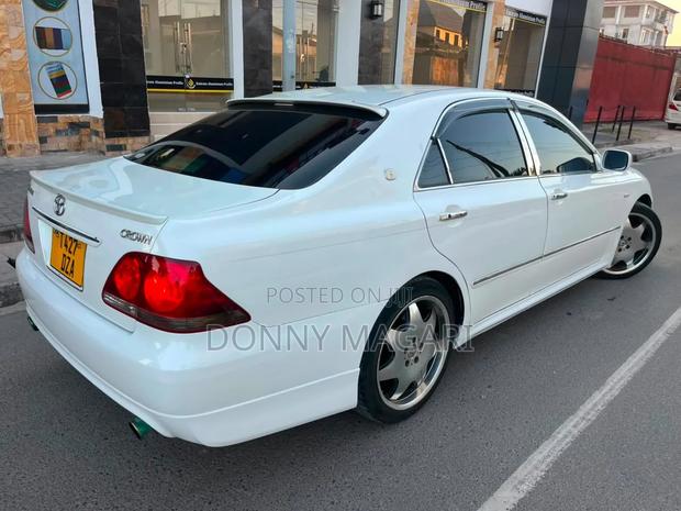 Toyota Crown 2006 White