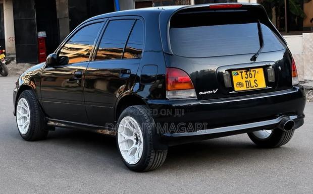 Toyota Starlet 2001 Black