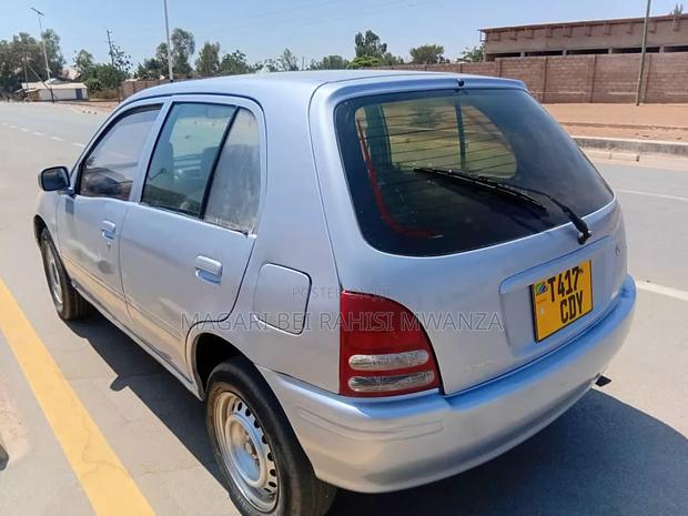 Toyota Starlet 2003 Silver