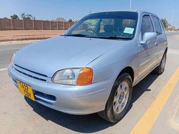 Toyota Starlet 2003 Silver