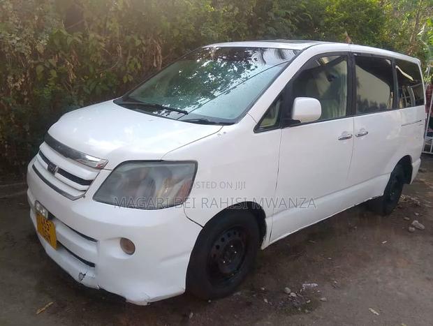 Toyota Noah 2001 White
