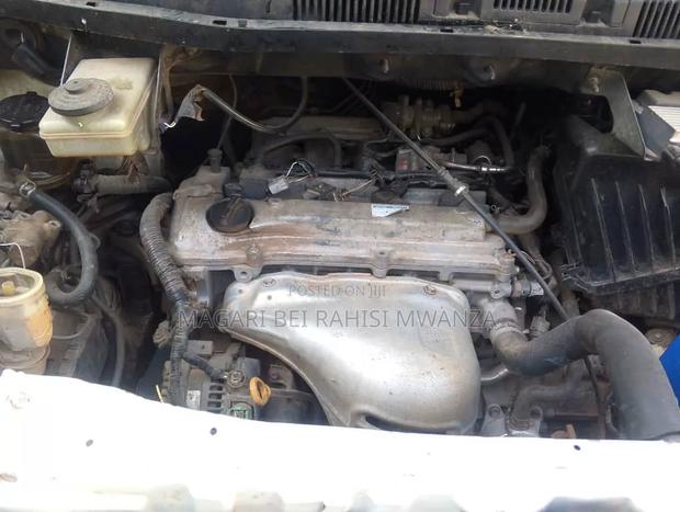 Toyota Noah 2001 White