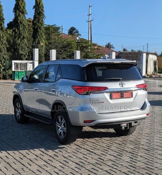 Toyota Fortuner 2018 Silver