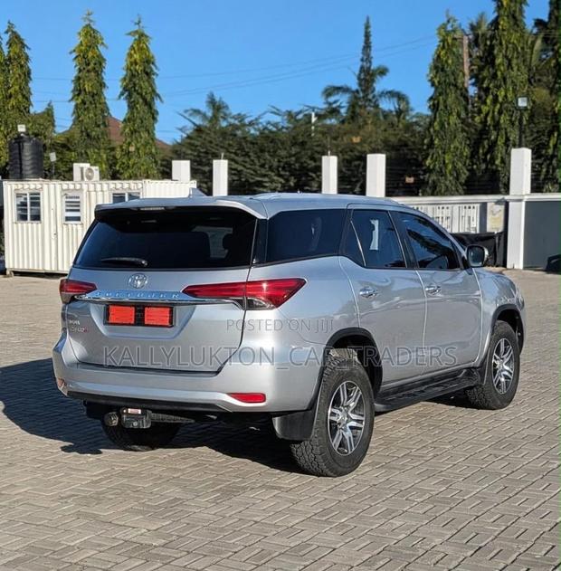 Toyota Fortuner 2018 Silver