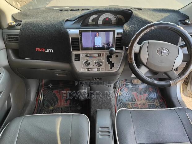 Toyota Raum 2005 Gray