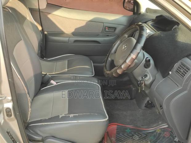 Toyota Raum 2005 Gray