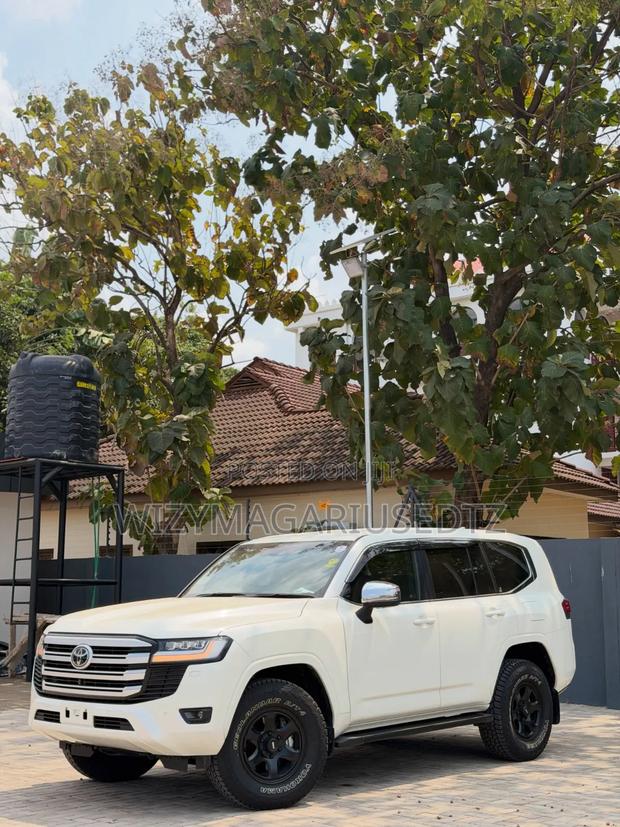 Toyota Land Cruiser 2022 Off white