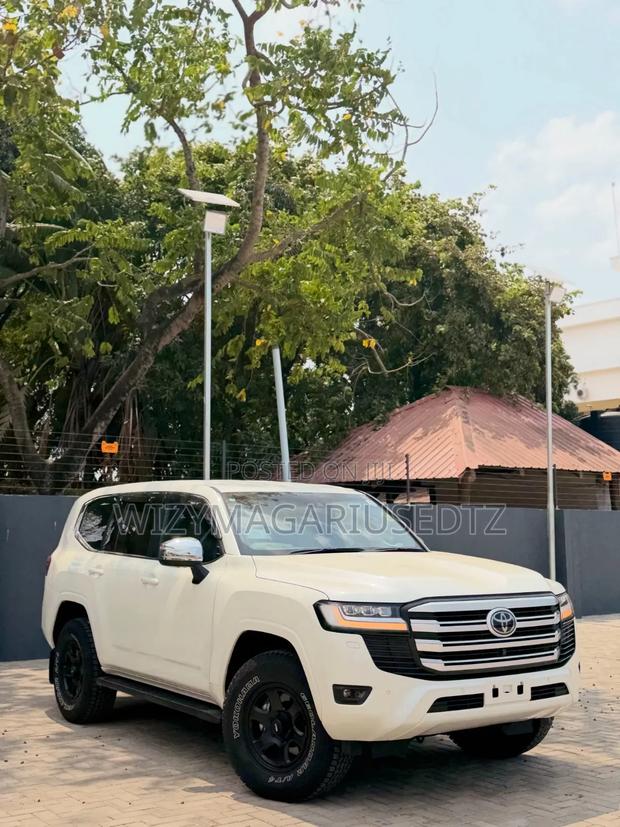 Toyota Land Cruiser 2022 Off white