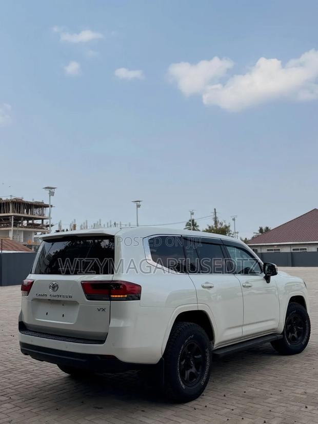 Toyota Land Cruiser 2022 Off white
