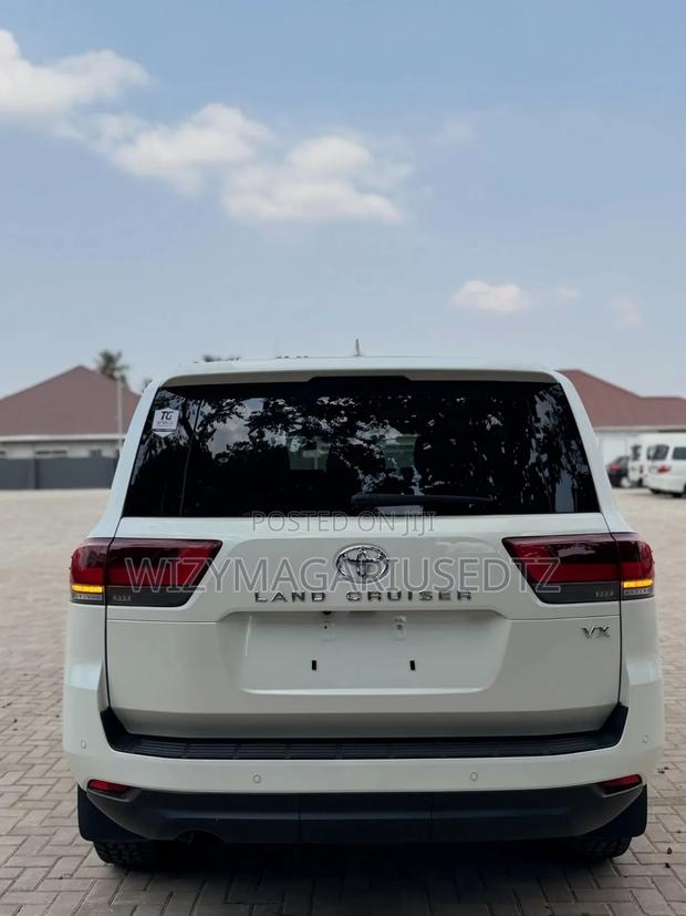 Toyota Land Cruiser 2022 Off white