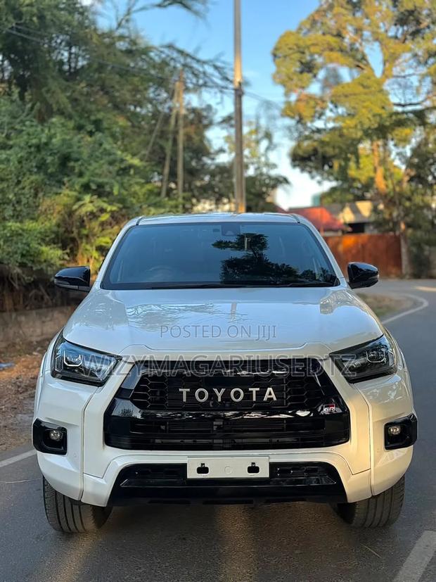 Toyota Hilux 2021 White