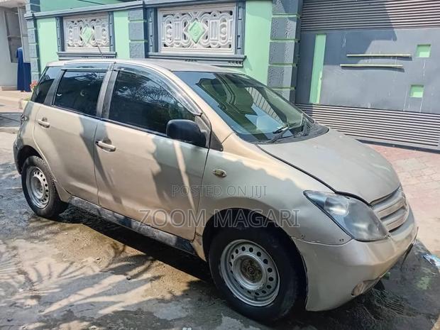 Toyota IST 2004 Beige