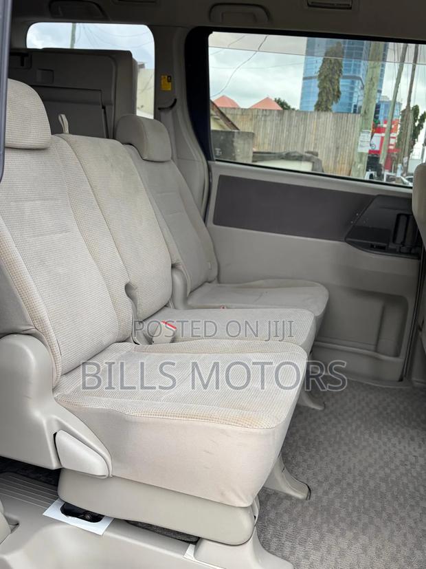 Toyota Noah 2009 Silver