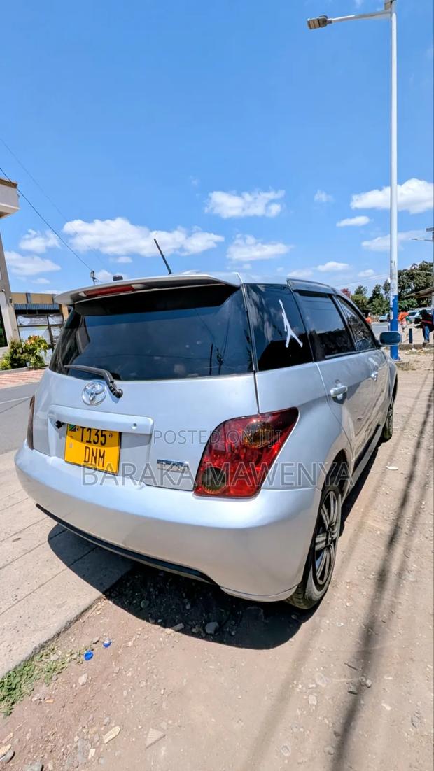 Toyota IST 2004 Silver