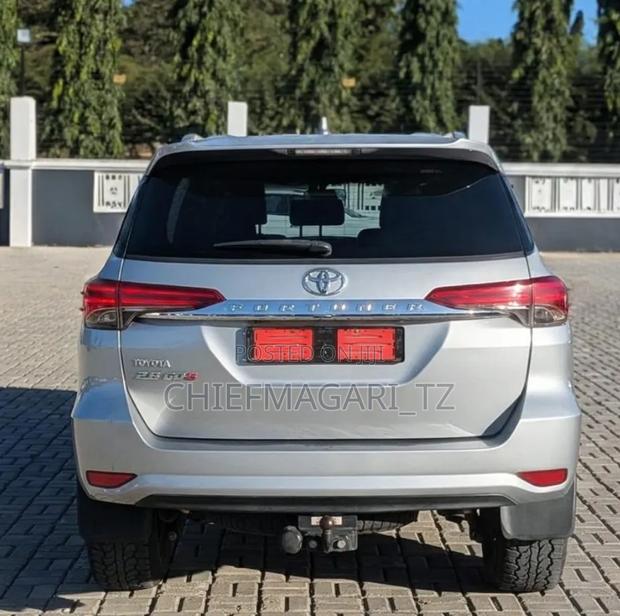 Toyota Fortuner 2016 Silver