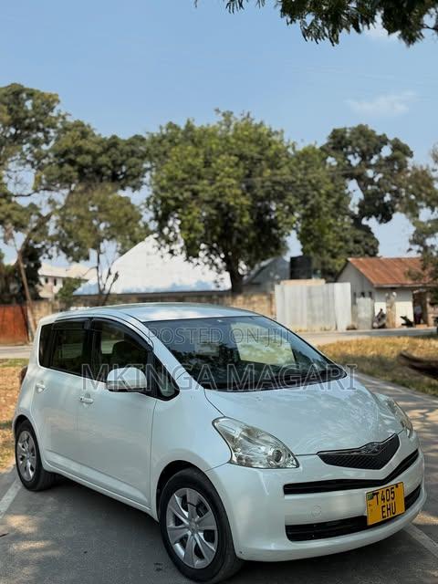 Toyota Ractis 2010 White