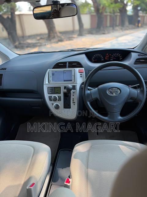 Toyota Ractis 2010 White