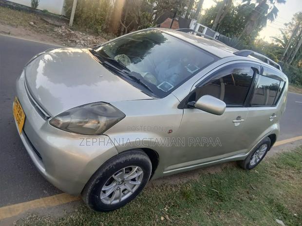 Toyota Passo 2004 Silver
