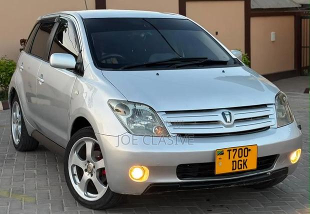 Toyota IST 2003 Silver