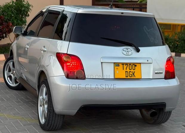 Toyota IST 2003 Silver